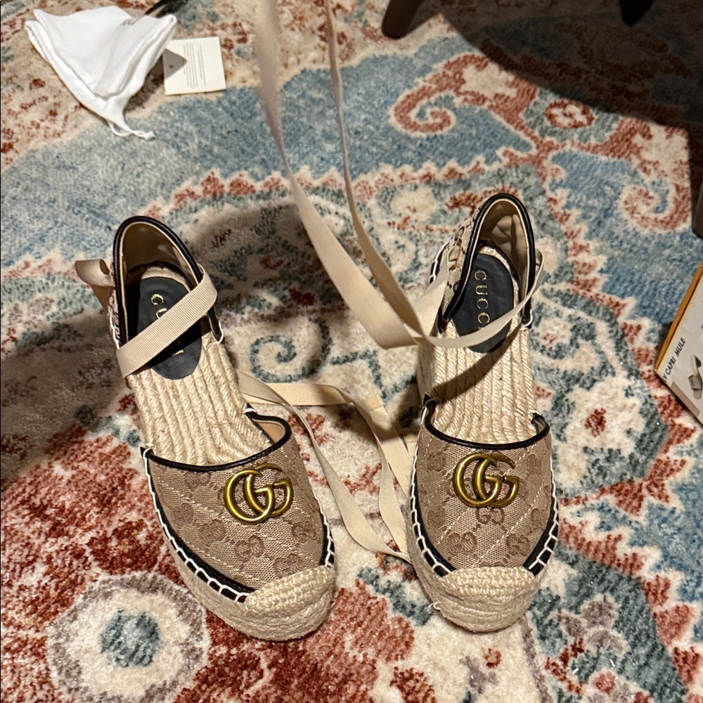 Gucci Beige and Gold Espadrille Flats - Picture 4 of 5